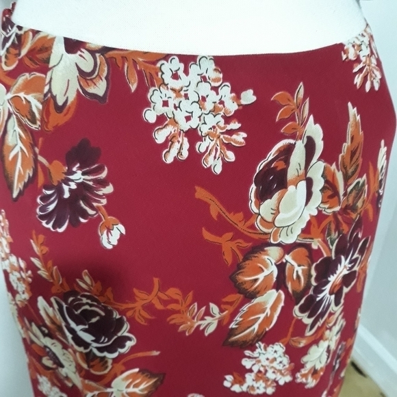 Ann Taylor Lining Red Floral Print Skirt Size 4 - Picture 6 of 9